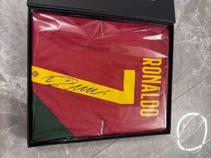 【証明付】クリスティアーノ・ロナウド 直筆サインユニフォーム 2008CL決勝版 証明付】クリスティアーノ・ロナウド 直筆サインユニフォーム 2008CL決勝版