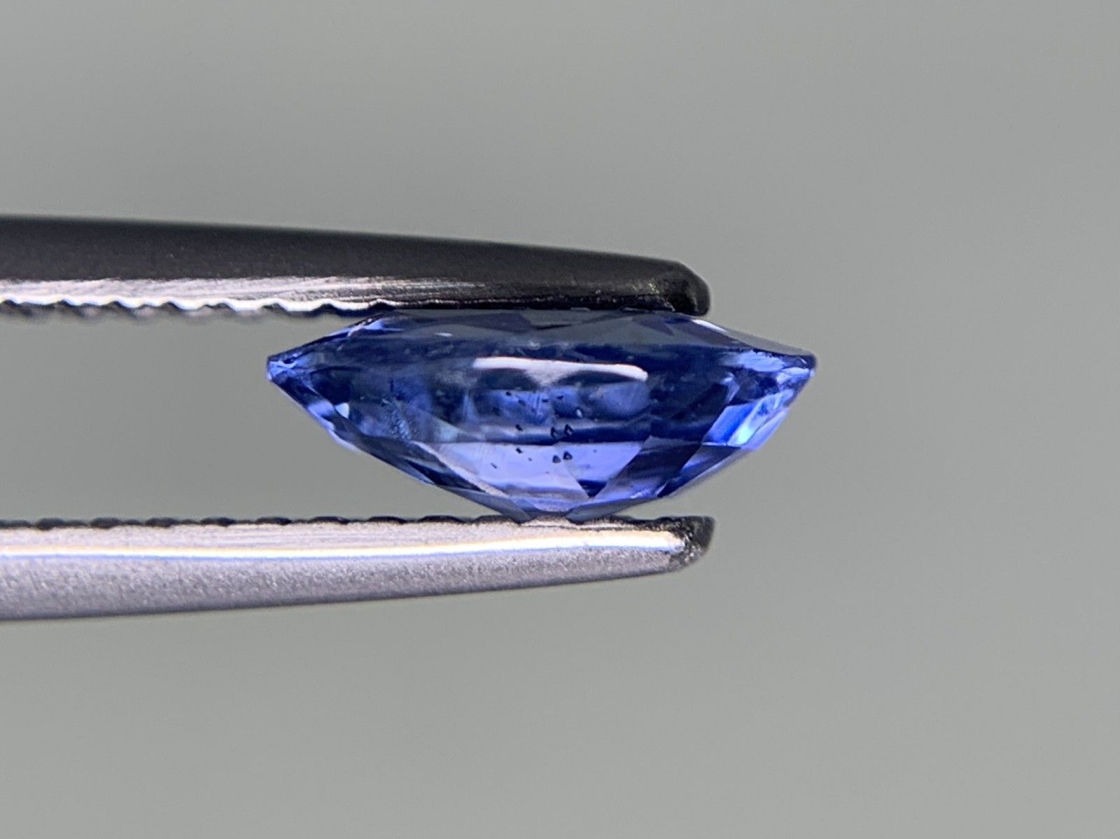 GIA宝石鑑別書付き 天然 サファイア Sri Lanka No Heat Blue 1.81ct 縦8.54㎜×横6.89㎜×高さ3.33㎜ ルース（  裸石 ） 1335Y - メルカリ