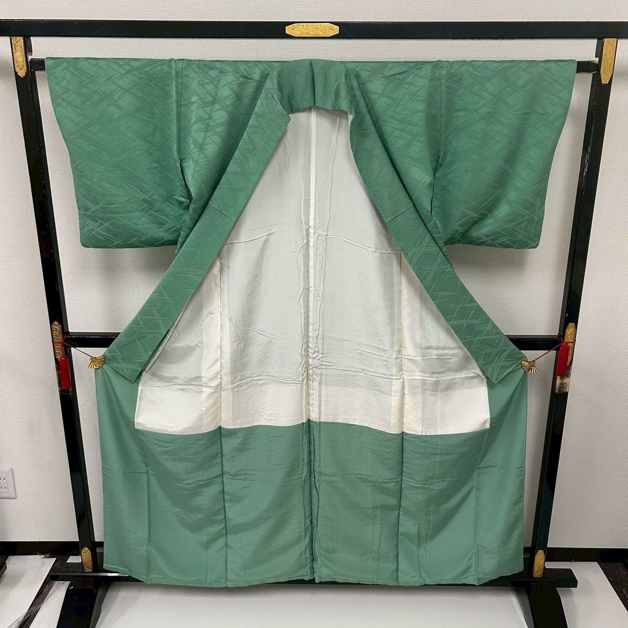 色無地 粋な地模様 一つ紋 色味の良い 正絹 着物 MK-365 - メルカリ