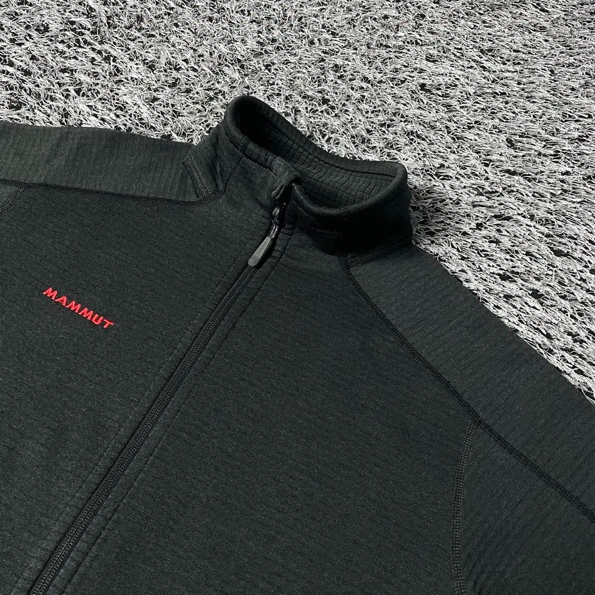 MAMMUT MAMMUT