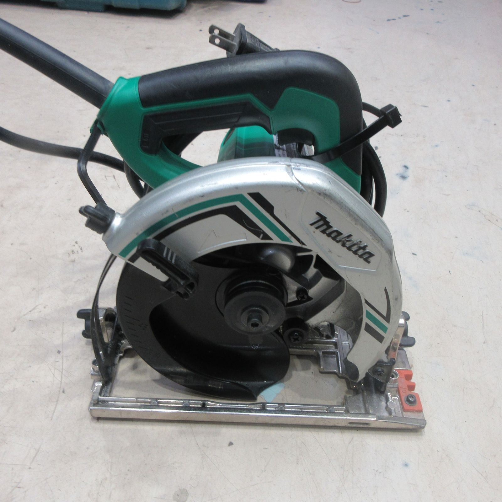 中古動作確認美品】makita 165㎜マルノコ M565 丸ノコ