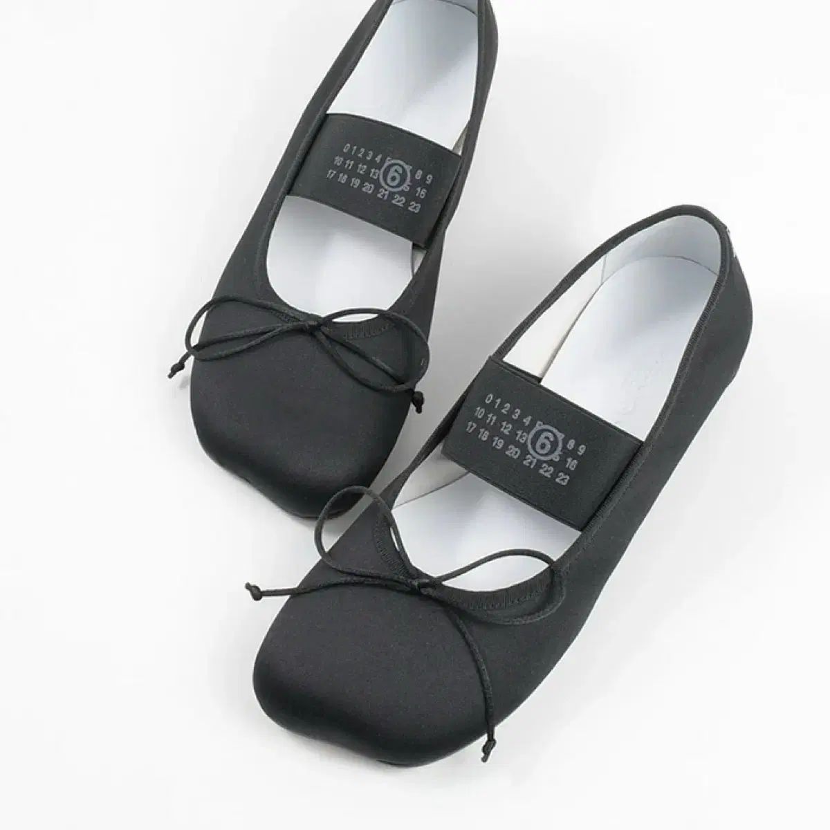 Maison Margiela ブラック Tabi バレリーナ シューズ38 人気モデル】 メゾンマルジェラ タビ バレエシューズ ブラック サイズ