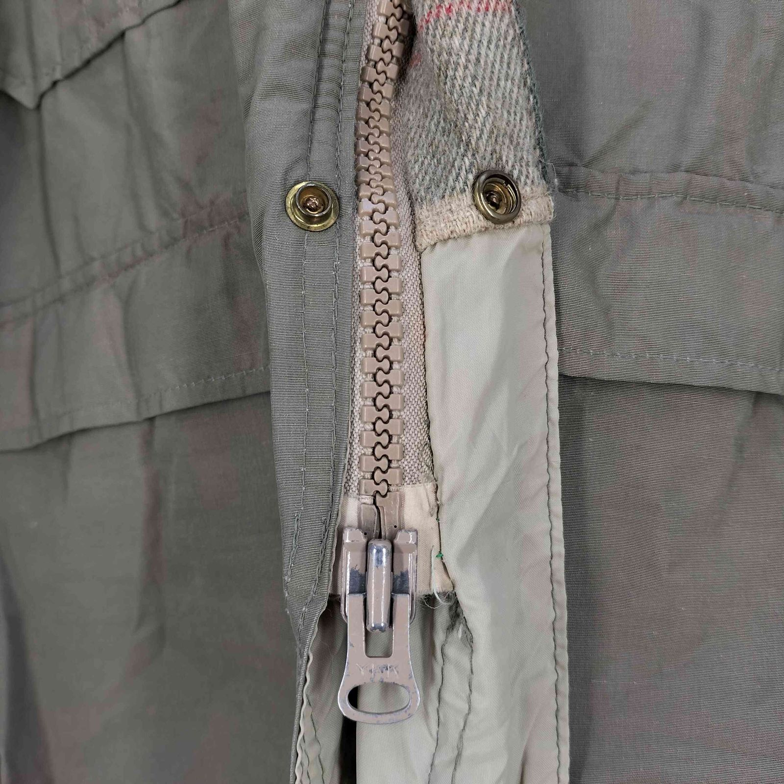 70s Woolrich ウールリッチ 白タグ 60/40 マウンテンパーカー ハンティングジャケット アウトドアウェア ベージュ (L) 中古 古着 H6235 ウールリッチ 60s 70s USA製 白タグ ヴィンテージ マウンテンパーカー