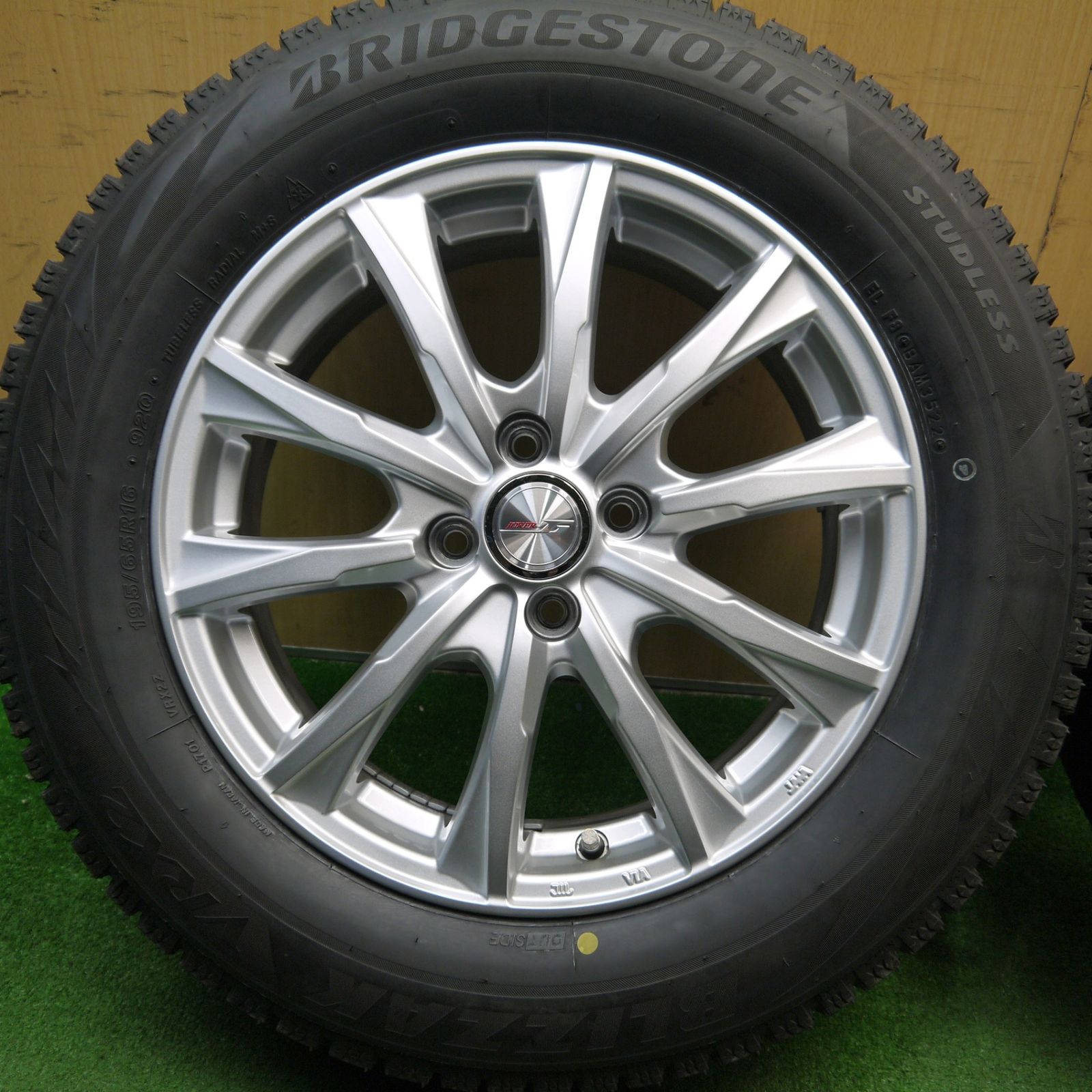 ほぼ新品ブリヂストンVRX2 195/65R16ホイールセット4本