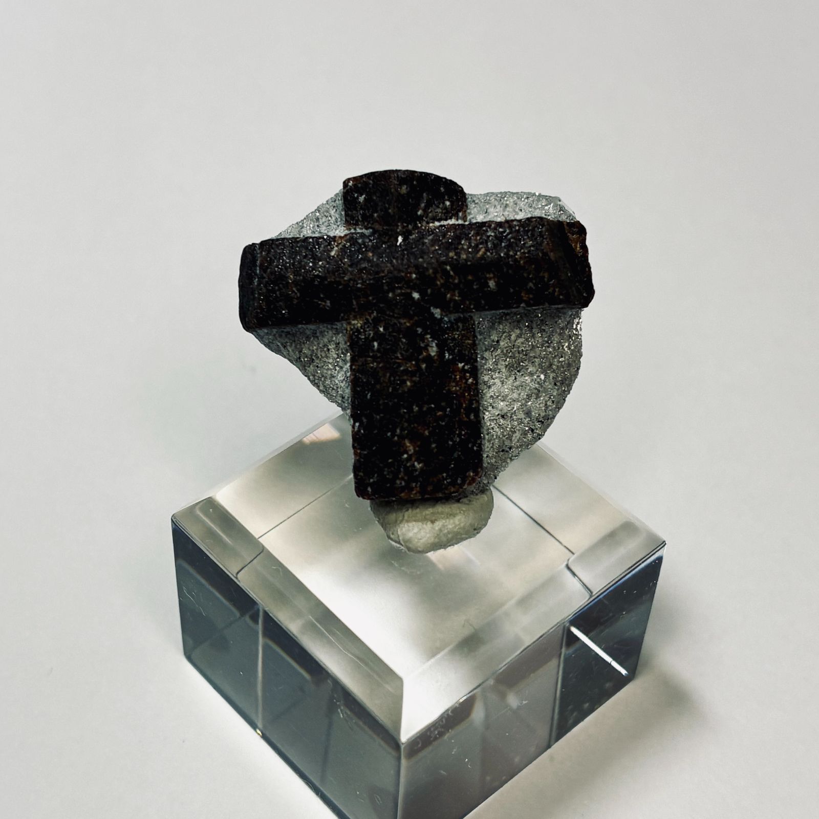 ロシア産スタウロライト 十字石 一点物 原石 鉱物 天然石 パワーストーン No.1652