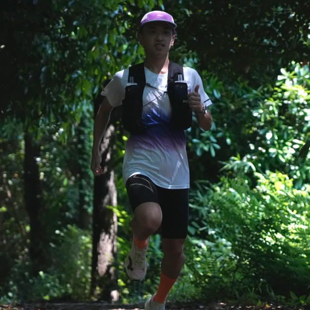 【新品未使用】2xu ハイドレーションベスト Lサイズ 新品】2XU ハイドレーションベスト UQ7357G 5L ランニングベスト