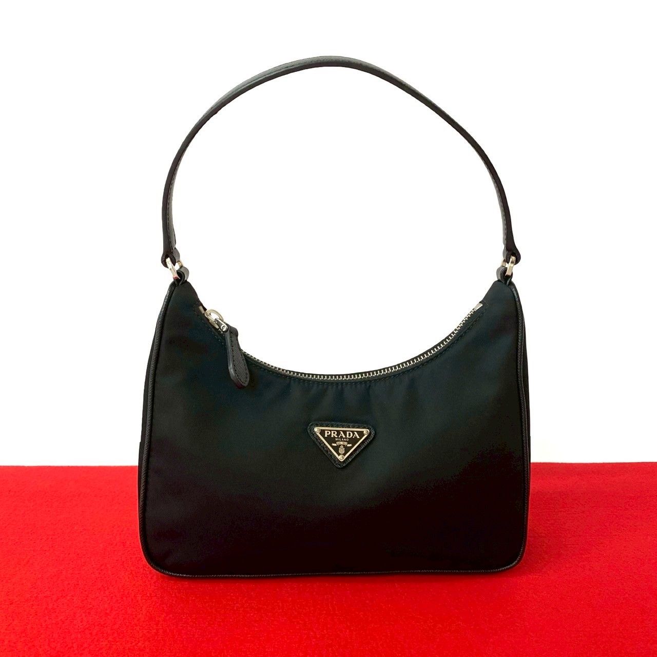 【希少】PRADA プラダ　ハンドバッグ　ボストン　三角プレート　レザー　金具 PRADA ほぼ未使用 プラダ 三角ロゴ 金具 イヴニングハート