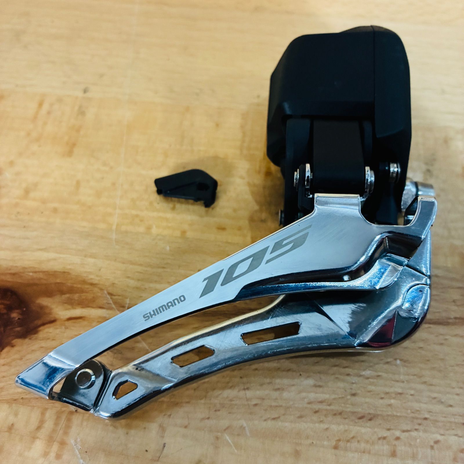 SHIMANO　FD-R7150 105 Di2 フロントディレイラー Shimano 105 FD-R7150 Di2 Front Derailleur - 2x, For 2x12