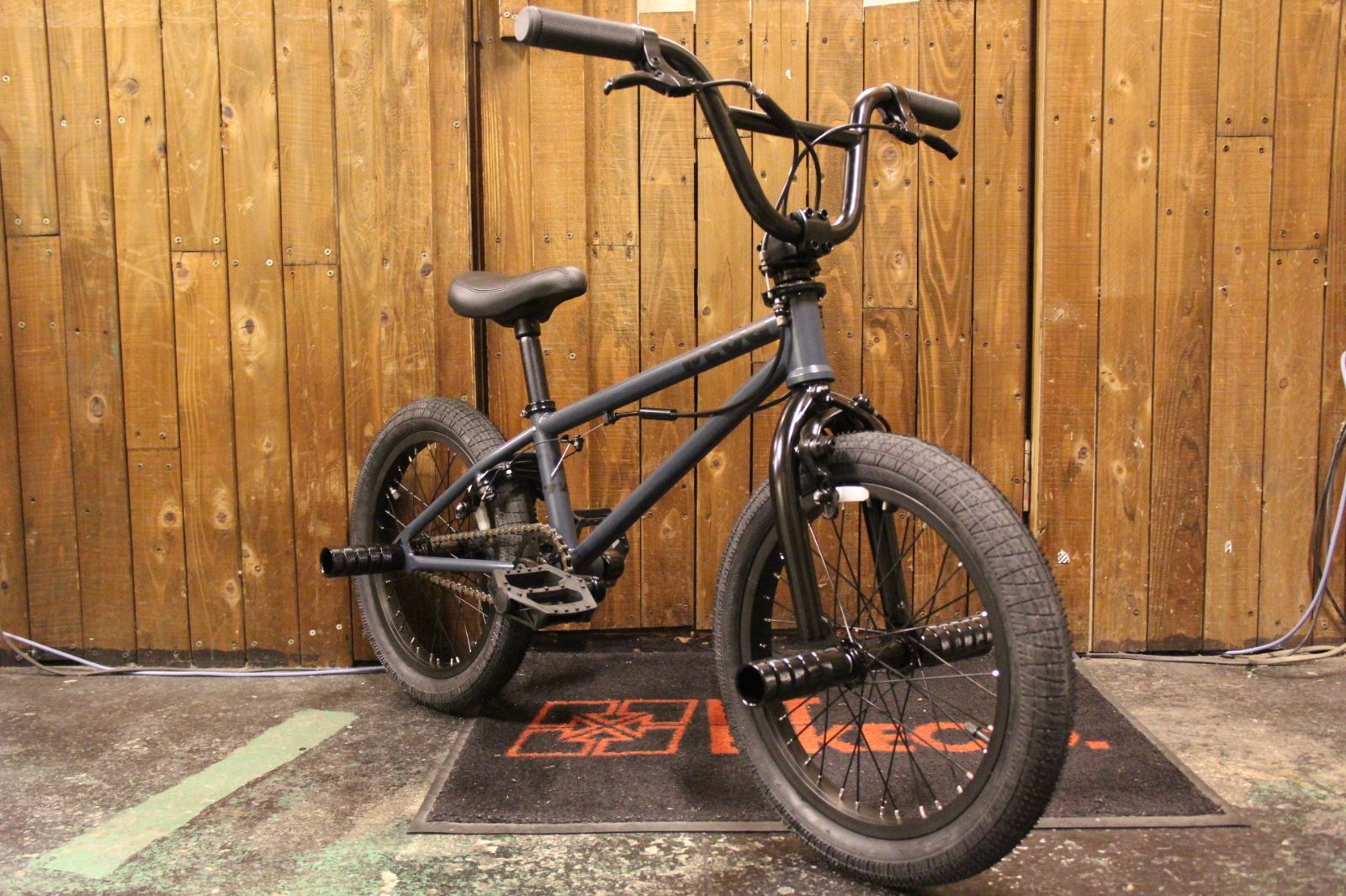 BMX 16インチ キッズ 子供自転車 TNB PLUG - 16 MATT BLACK 軽量、高