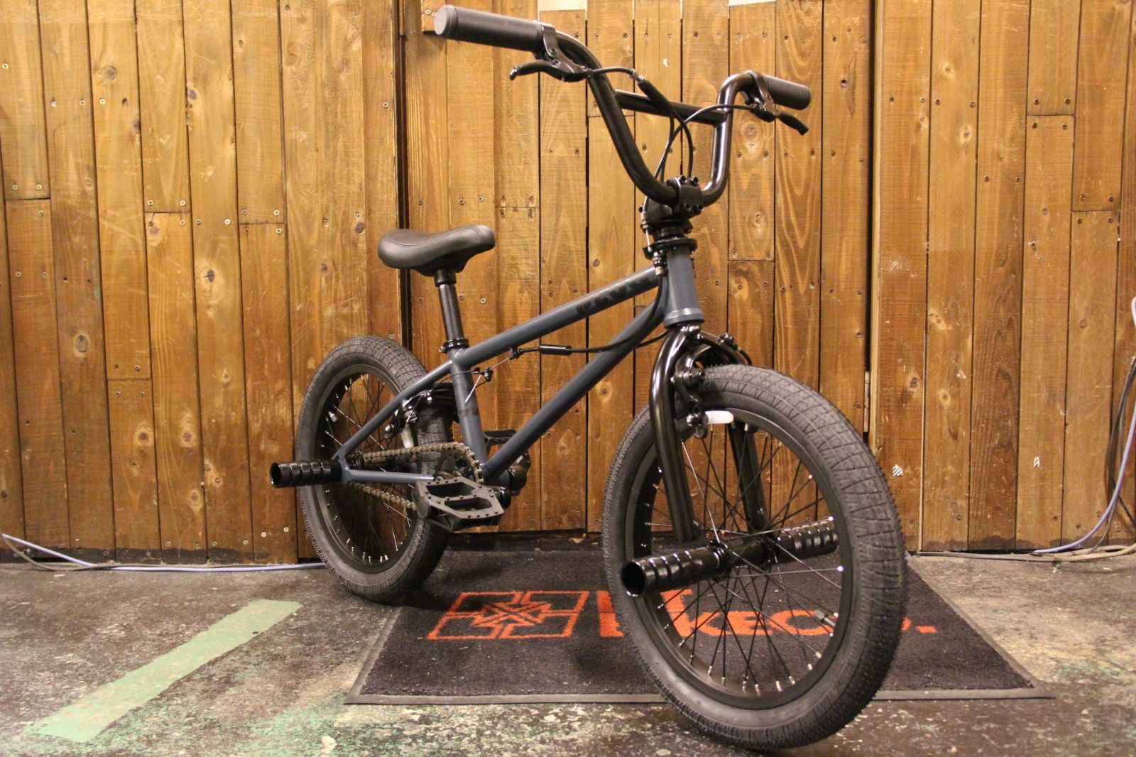 自転車 BMX KIDS 16インチ キッズ 子供自転車 TNB PLUG - 16 FAT TIRE