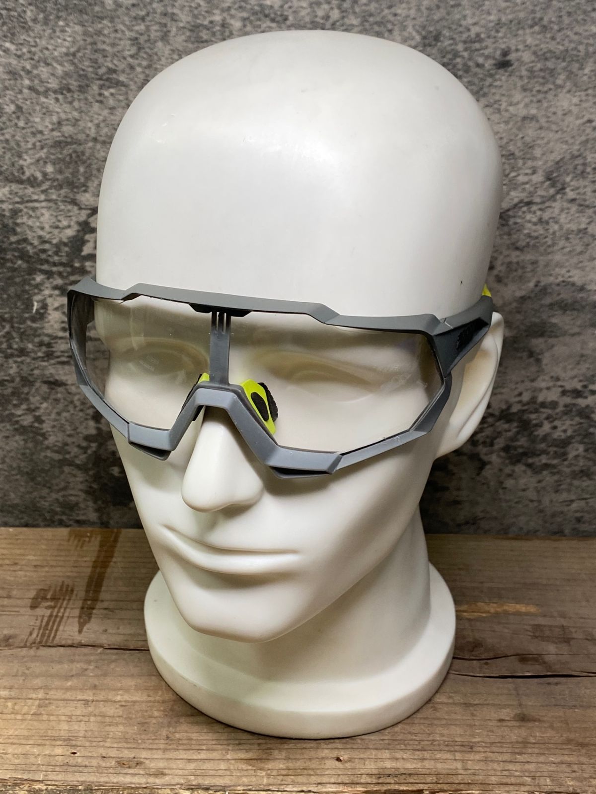 IR002 100％