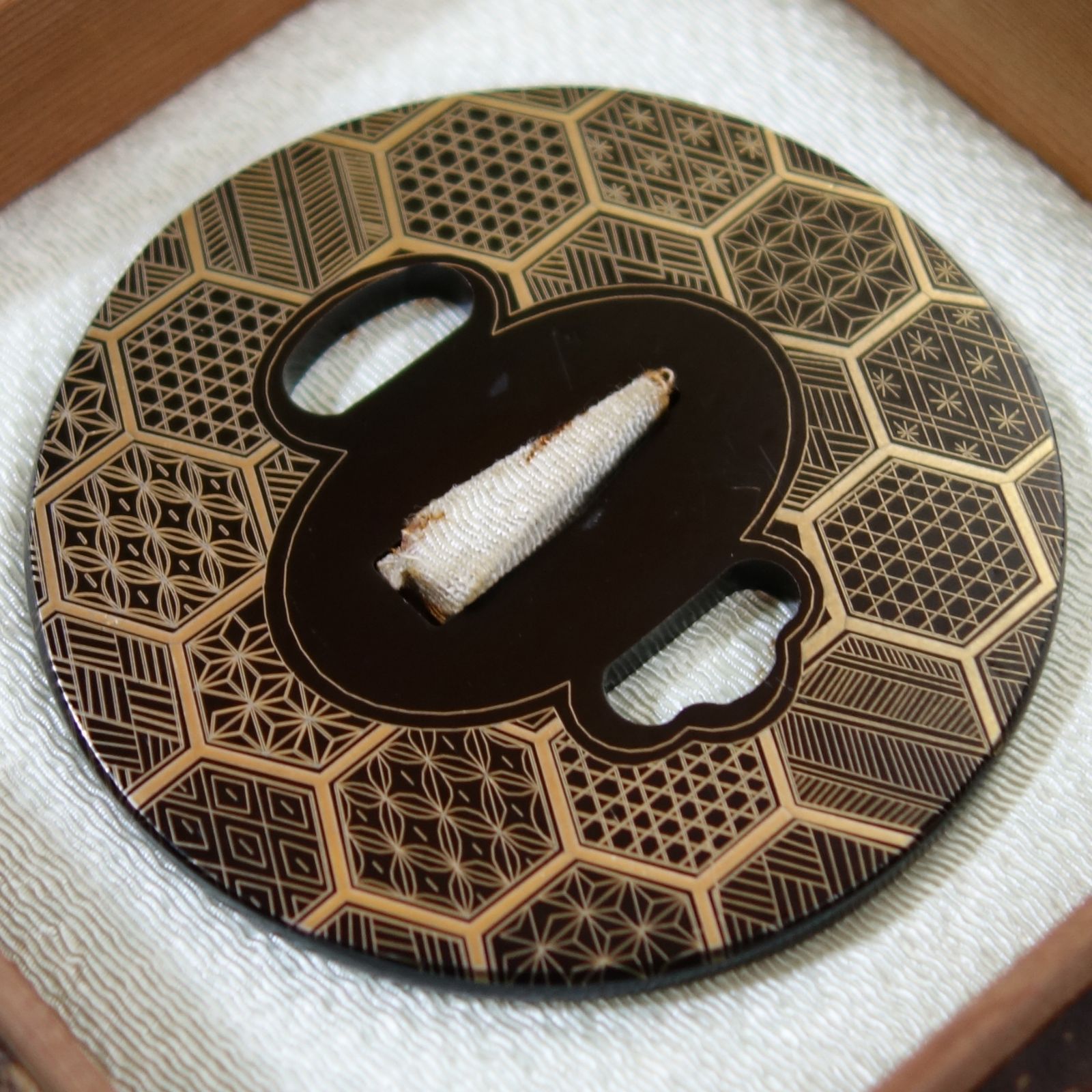 鍔 【 鉄地 阿弥陀鑢桜花小透鍔 】 日本刀 刀装具 鐔 骨董 古美術