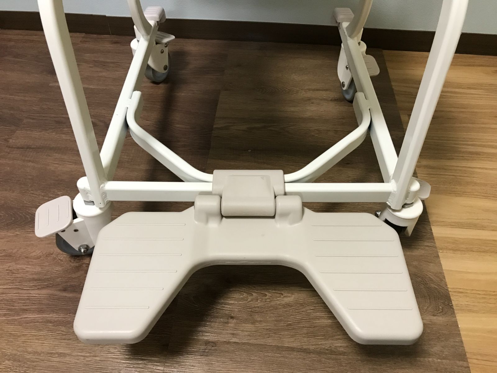 中古良品 TOTO 水回り用車椅子 4輪キャスタータイプ トイレ 風呂