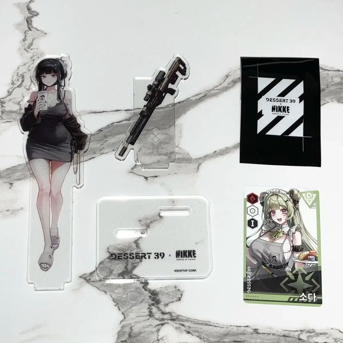 勝利の女神：NIKKE(ニケ) デザート 39 対応する D アクリル スタンド