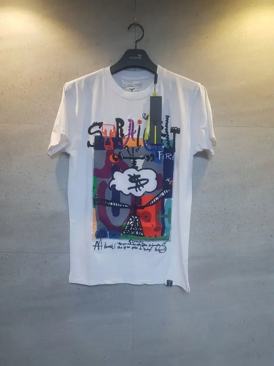 【雷市場（ポンジャン）商品韓国直送】白 オール・オーバー プリント 刺繍パッチ アメリカ ストリート ブランド Tシャツ 未使用