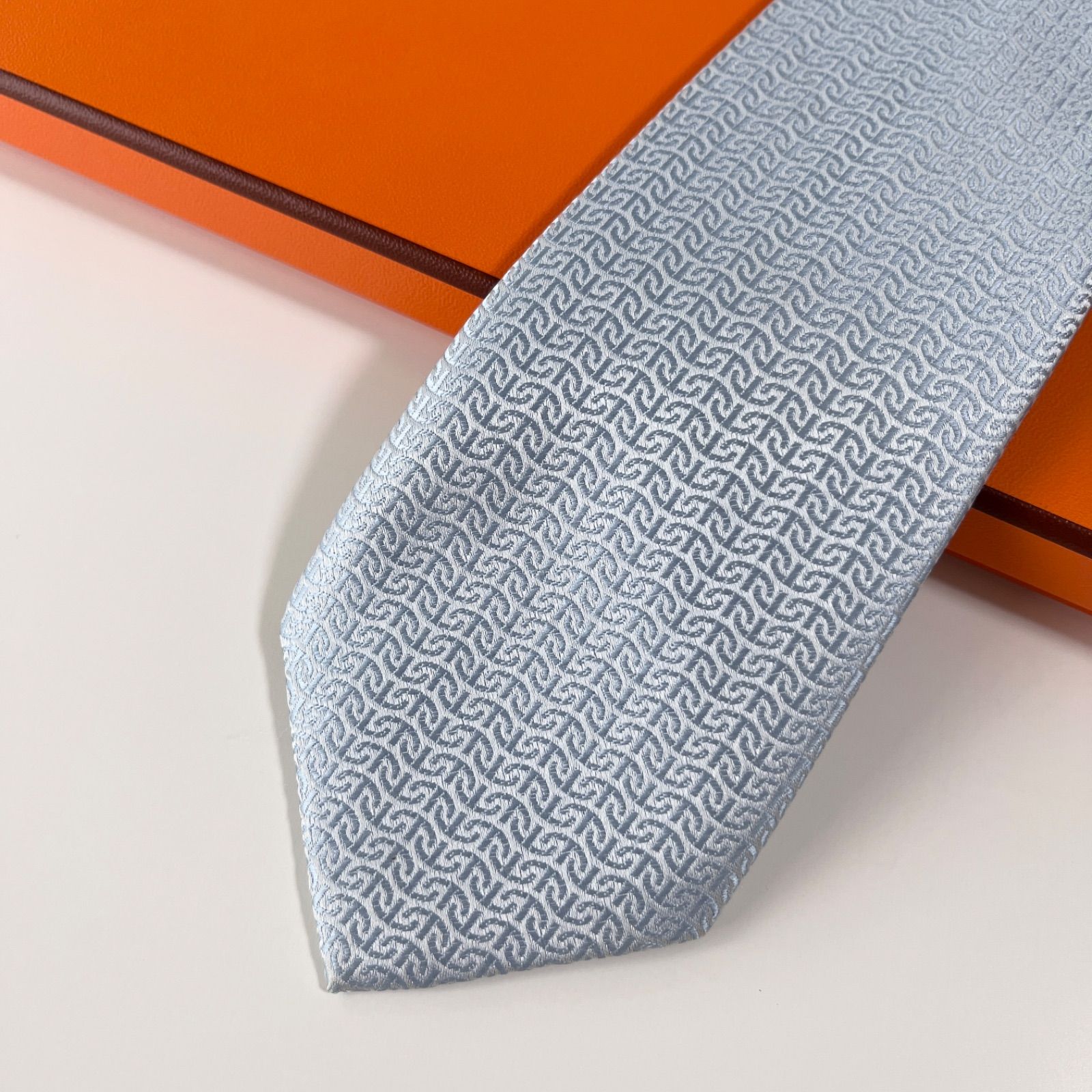美品 HERMES エルメス ネクタイ シルク100% スカイブルー 総柄
