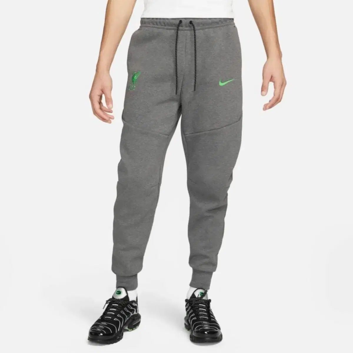 Nike(ナイキ) リヴァプール テック フリース ジョガー パンツ Nike(ナイキ) リヴァプール テック フリース ジョガー パンツ