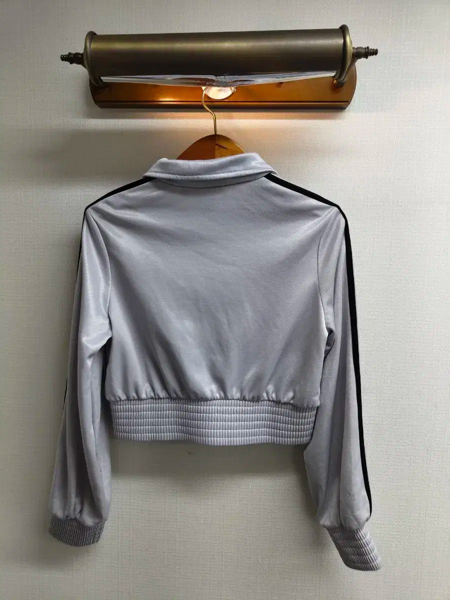 80s adidas ナイロンスタジャン シルバー トラックジャケット ジャージ adidas シルバーボンバージャケット 80s90s adidas スタジャン M-L 黒