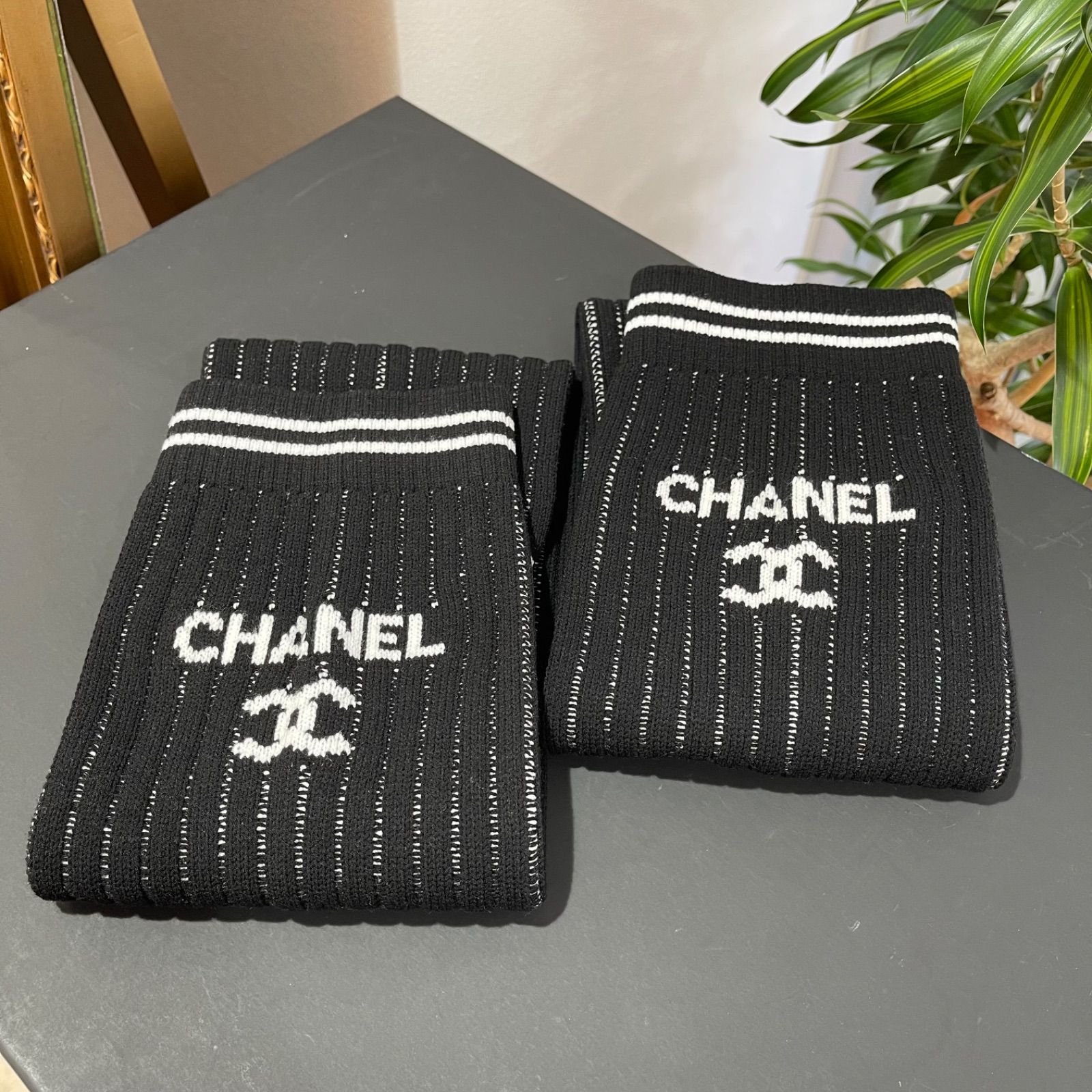 新品】【未使用品】2024クルーズ 最新作 CHANEL シャネル AA9804 B15518 NU806 ココマーク ロゴ レッグウォーマー ゲートル  ミックスファイバー ブラック×ホワイト 24C レディース 女性用 ブランド ファッション 小物 黒 白 - メルカリ