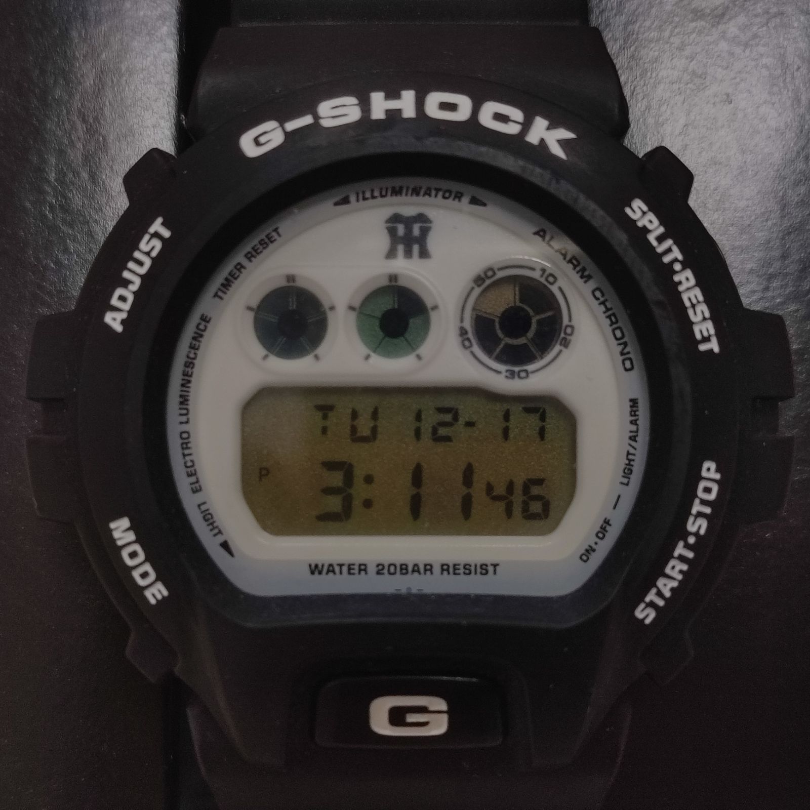 美品☆ G-SHOCK 阪神タイガース 2003優勝記念 DW-6900 稼働 箱