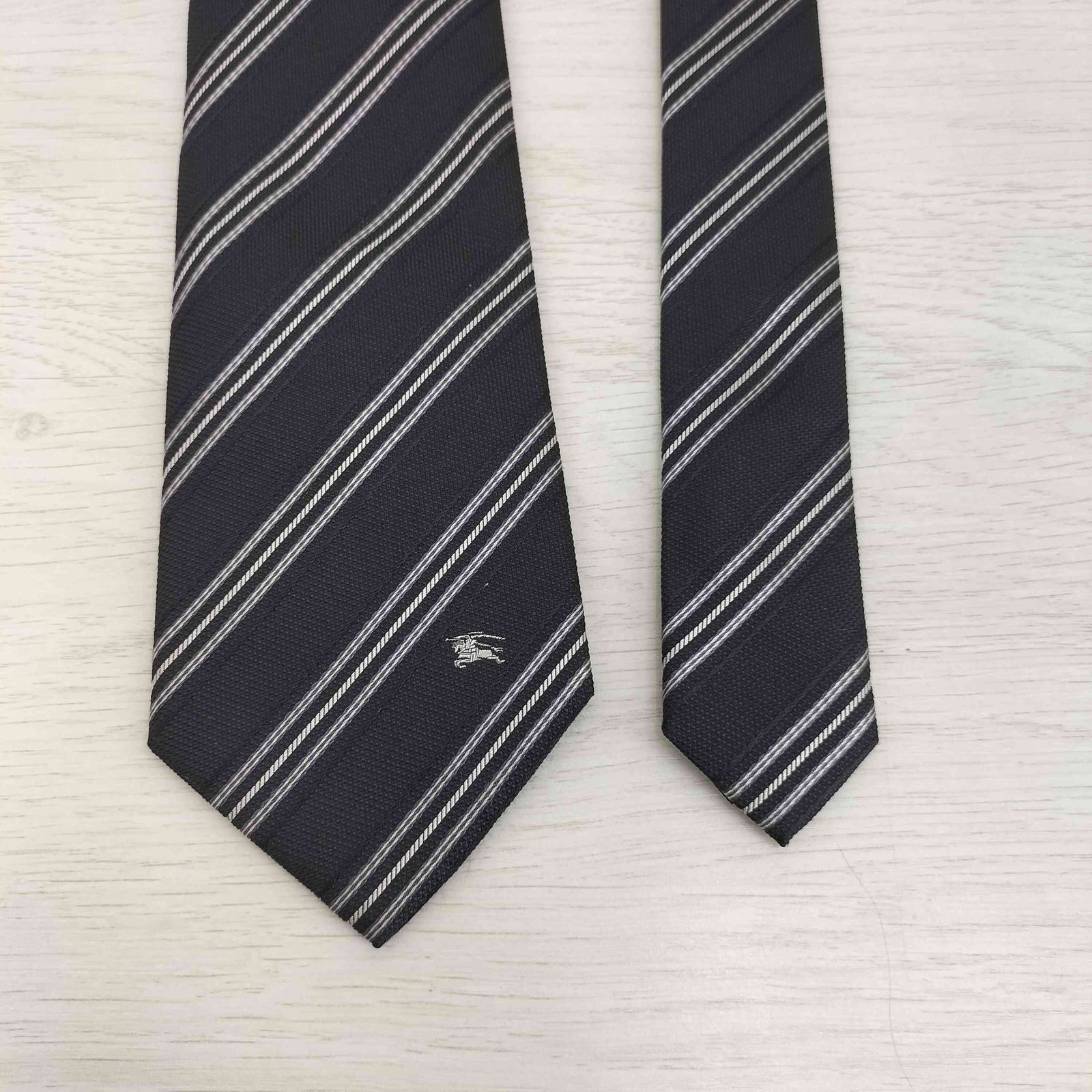 ※yasu様꧁極美品꧂ バーバリーブラックレーベル ネクタイ ストライプ ホワイ バーバリーブラックレーベル BURBERRY BLACK LABEL ロゴ刺繍