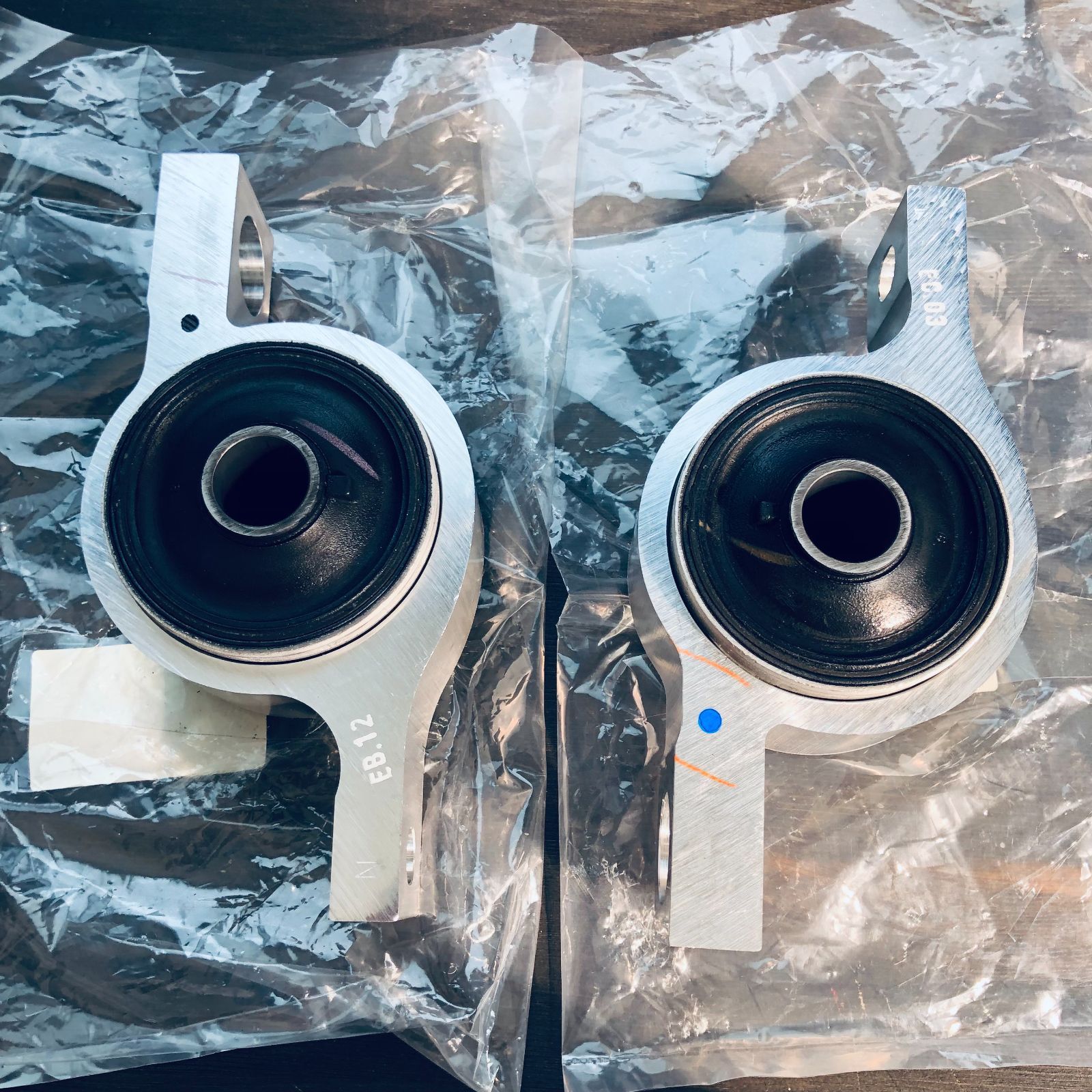 トヨタ クラウン マジェスタ LEXUS IS250|350 GSE20 ロワーアーム ブラケットSUB-ASSY NO.1.2 BRACKET SUB-ASSY LWR ARM NO 1.2 Genuine