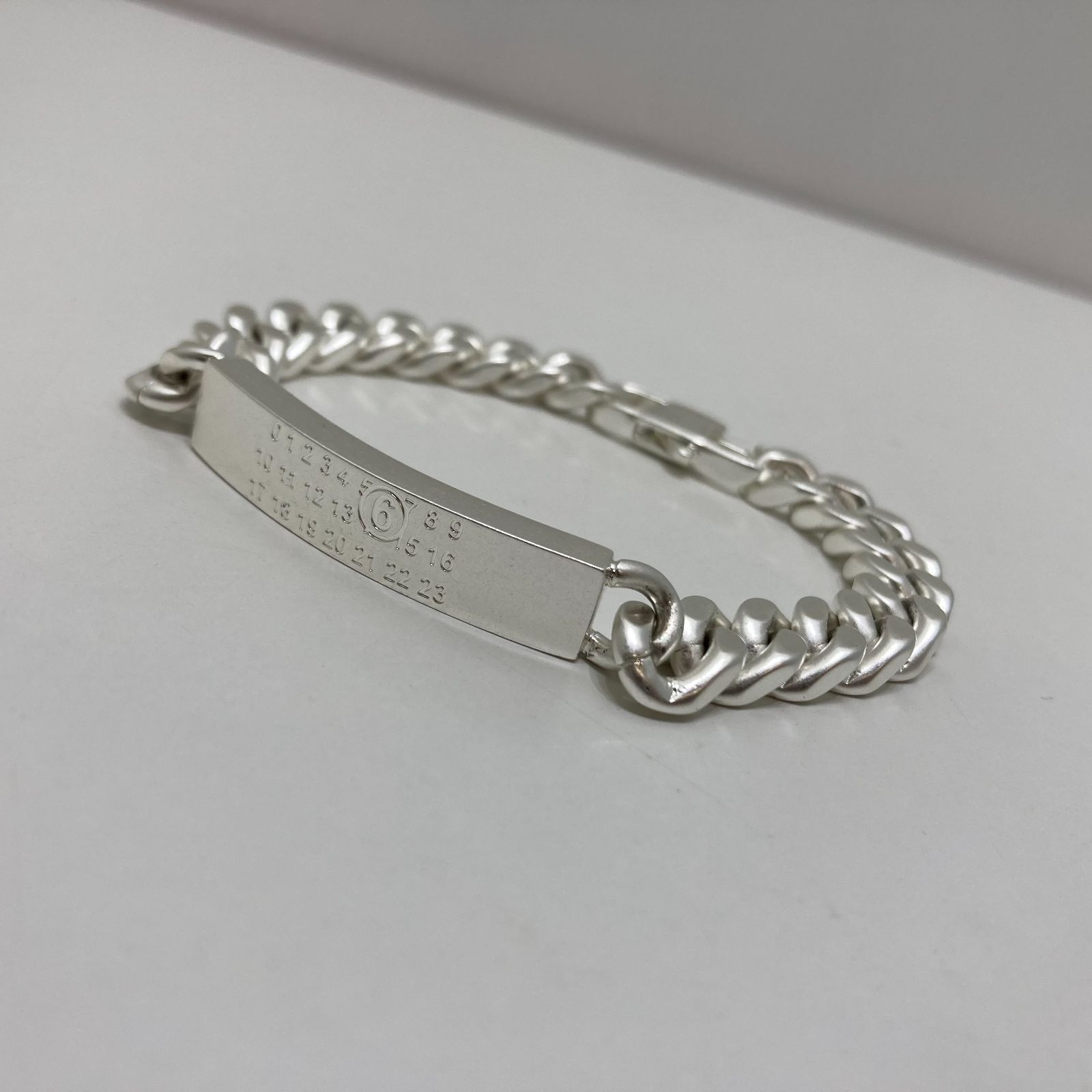 MM6 Maison Margiela チェーン ブレスレット ナンバリングロゴ MM6 Maison Margiela チェーンブレスレット シルバー