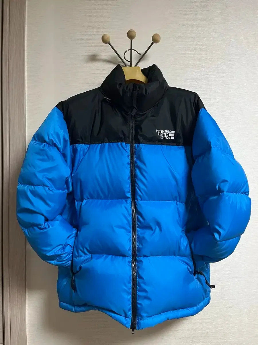 2025年最新】VETEMENTS メンズ ダウンジャケットの人気アイテム - メルカリ