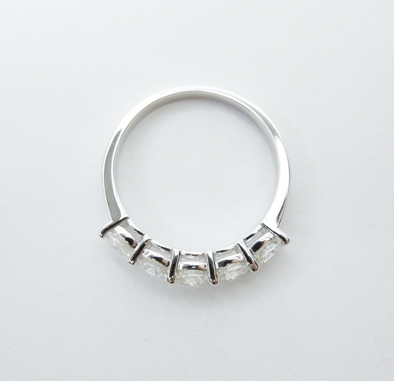 3EX モアサナイト 1.5ctw ファイブストーンリング 指輪 - ハピネス ...