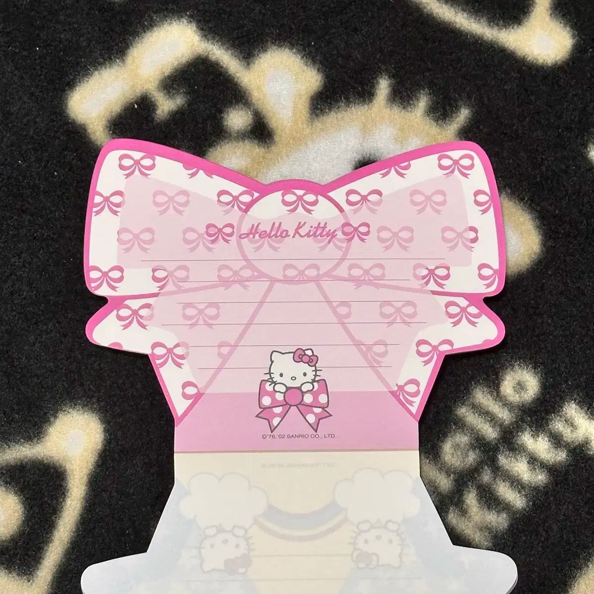 【未使用、未開封】　キティちゃん　リボン型　ダイカットメモ帳　2002 2002 古典 キティ リボン 型抜き メモ帳 ステッカー 含む