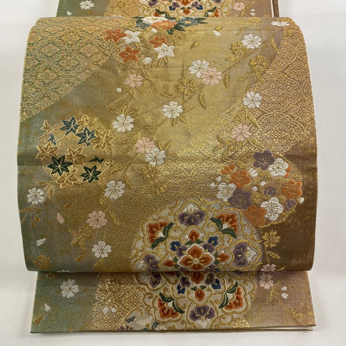 袋帯 美品 秀品 華文 桜 箔 唐織 金色 六通 正絹 【中古】 - メルカリ