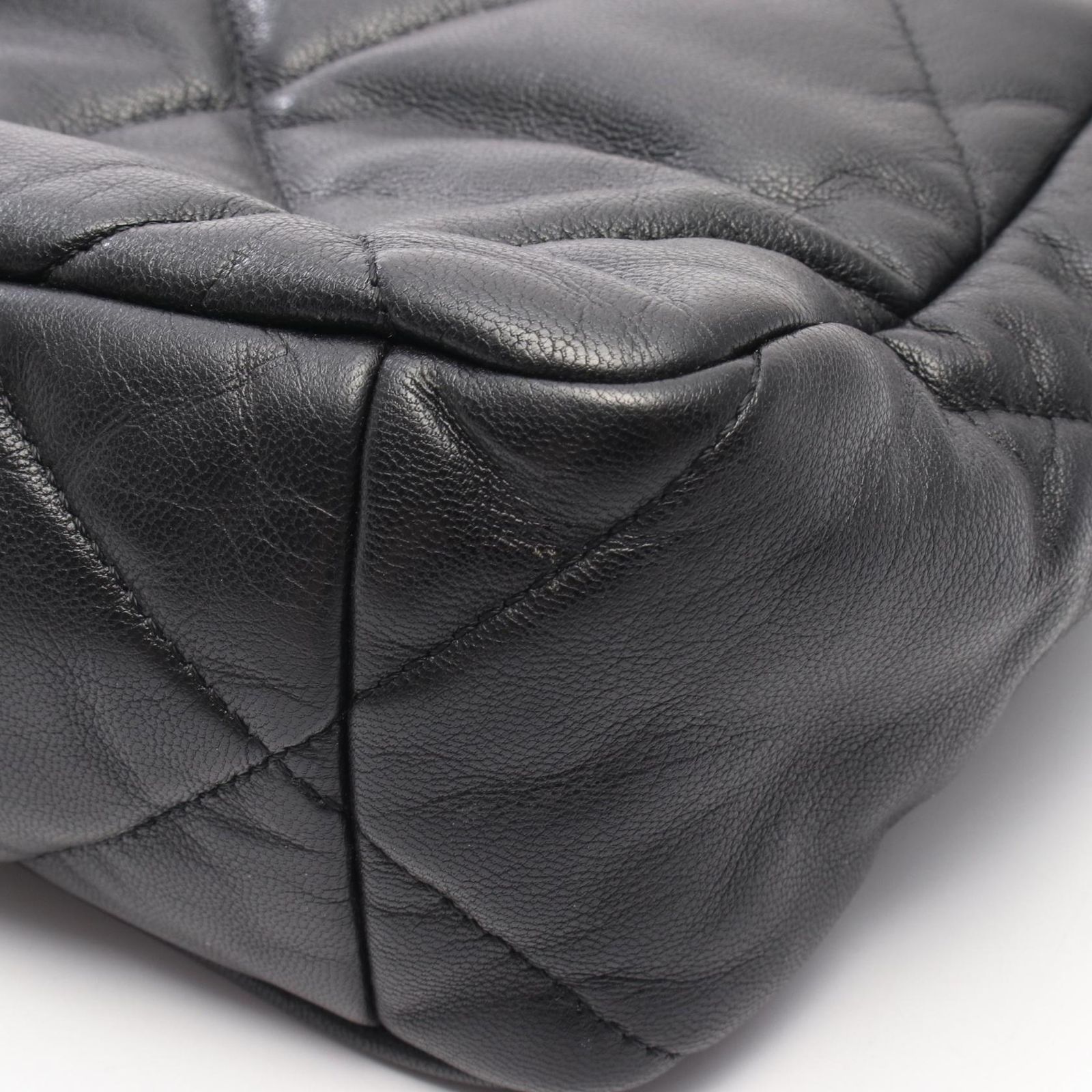 シャネルCHANEL ショルダーバッグ 19 ディズヌフ AS1161 ブラック シャネル CHANEL ショルダーバッグ 19 ディズヌフ マトラッセ AS1161