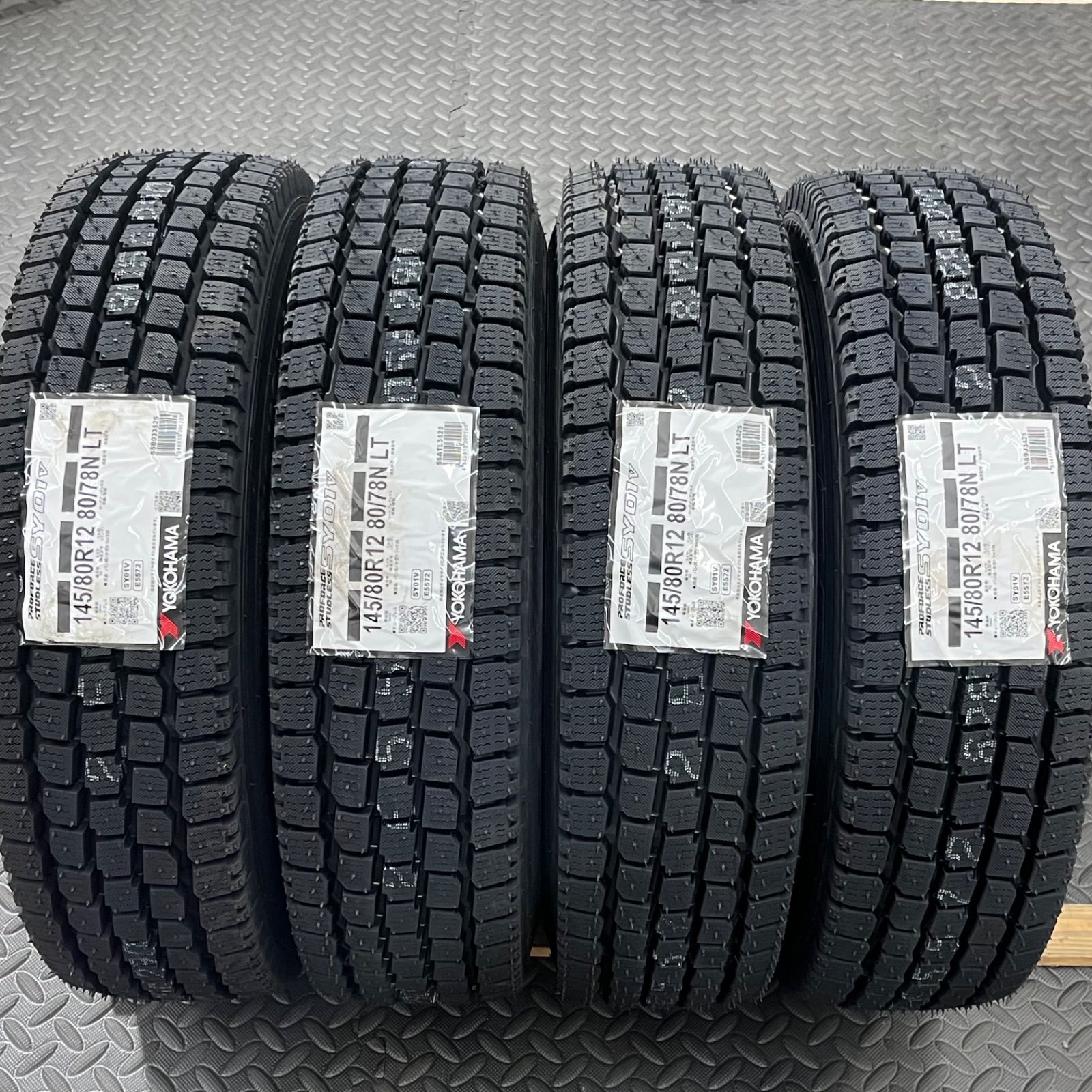 スタッドレスタイヤ 冬タイヤ