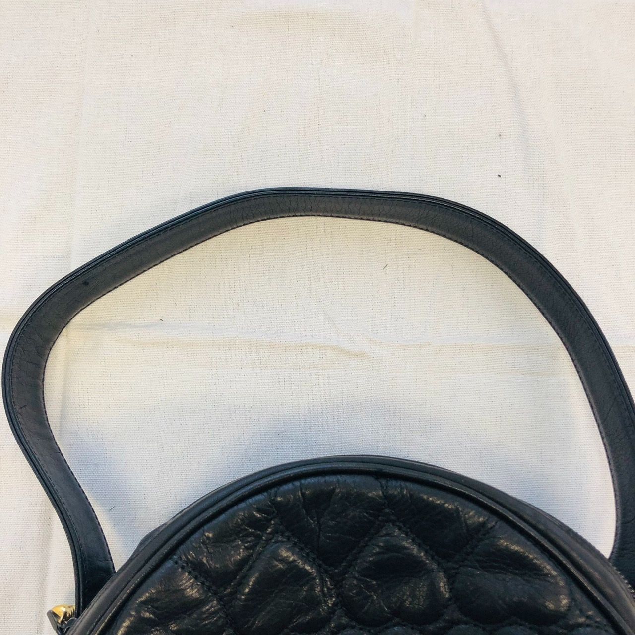 バッグ 黒モスキーノ MOSCHINO ハート キルティング 丸型 肩掛け モスキーノ MOSCHINO 黒 ハートキルティング 丸形 肩掛けバッグ