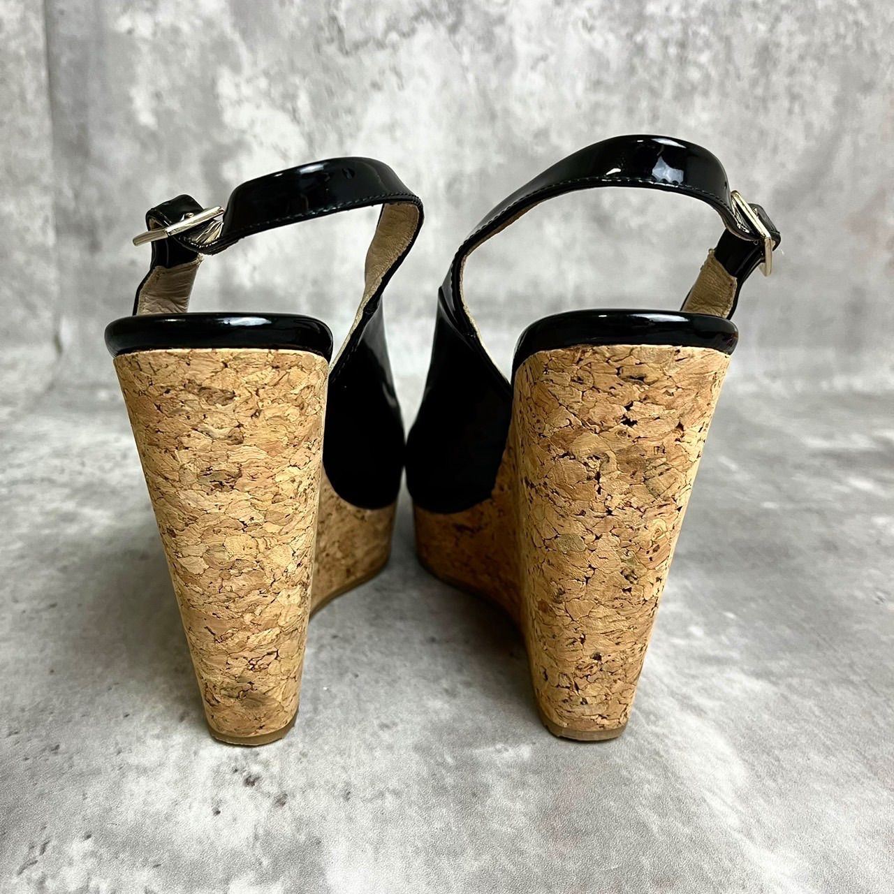 JIMMY CHOO 動き回る エナメル コルクウェッジソール サンダル
