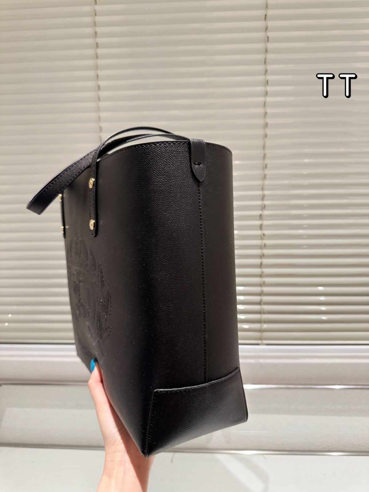 Burberry 8102387A1189 関税送料込 BURBERRY(バーバリー) 23SSANSDELLロゴプリントプルオーバー