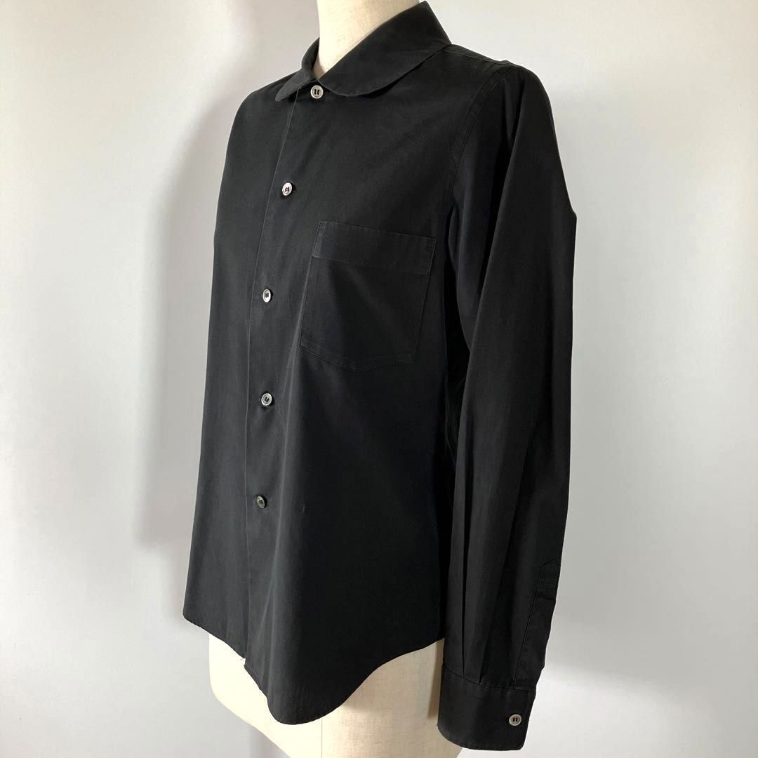 2025SS コムコム　コムデギャルソン　サテンフリル付き黒シャツ COMME des GARÇONS コムコム 黒 サテン フリルシャツ XS