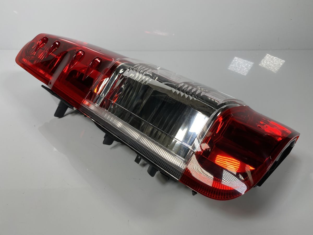 破損キズなし 低走行 200系 ハイエース 4型 5型 6型 7型 KDH201V GDH201V 後期 純正 左テールランプ 81561-26443 26-140 管理32035 FFCRYSTALESIA_COM