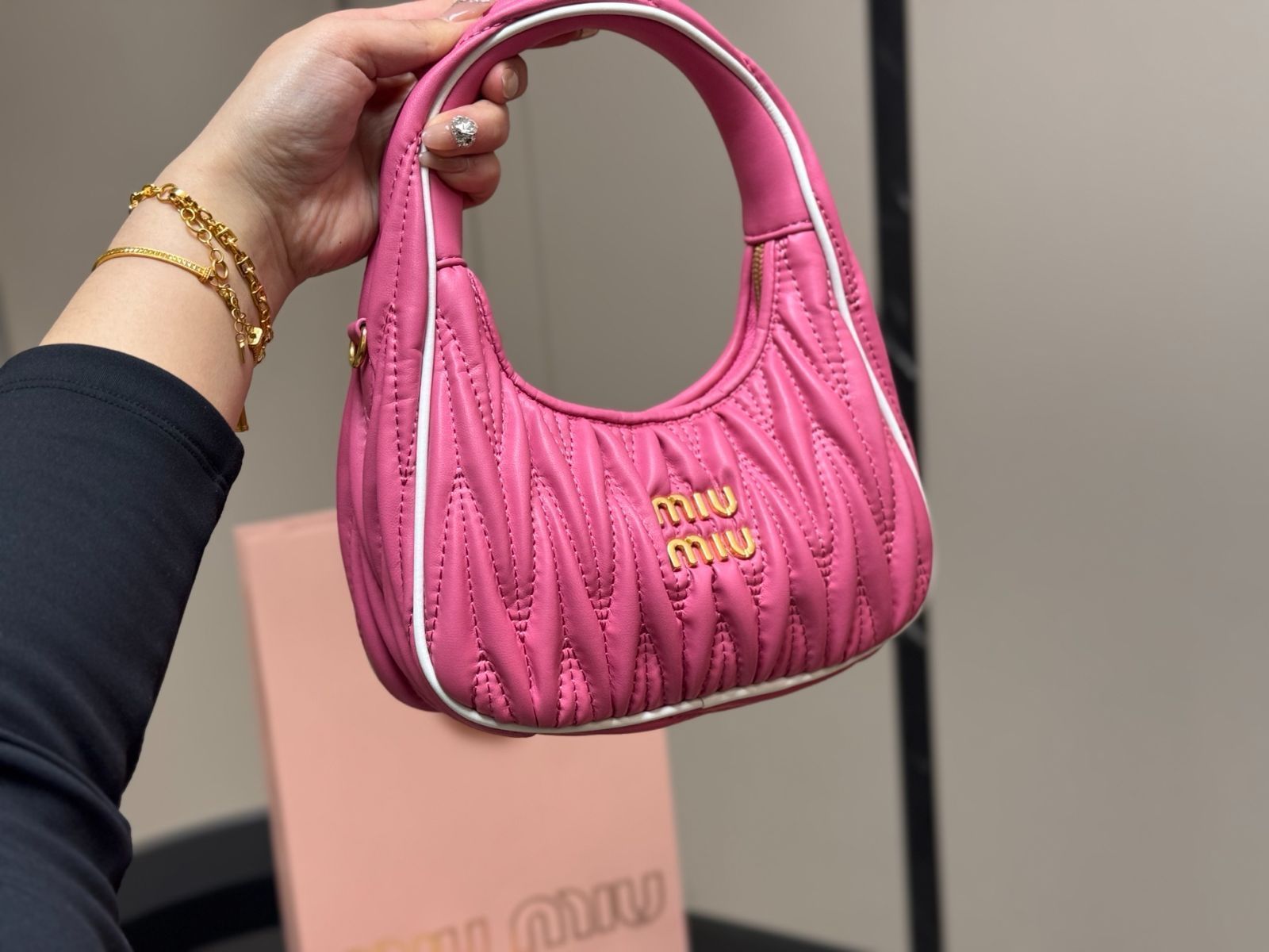 今日特価】MiuMiu Wander ミュウミュウ ワンダー ホボバッグ