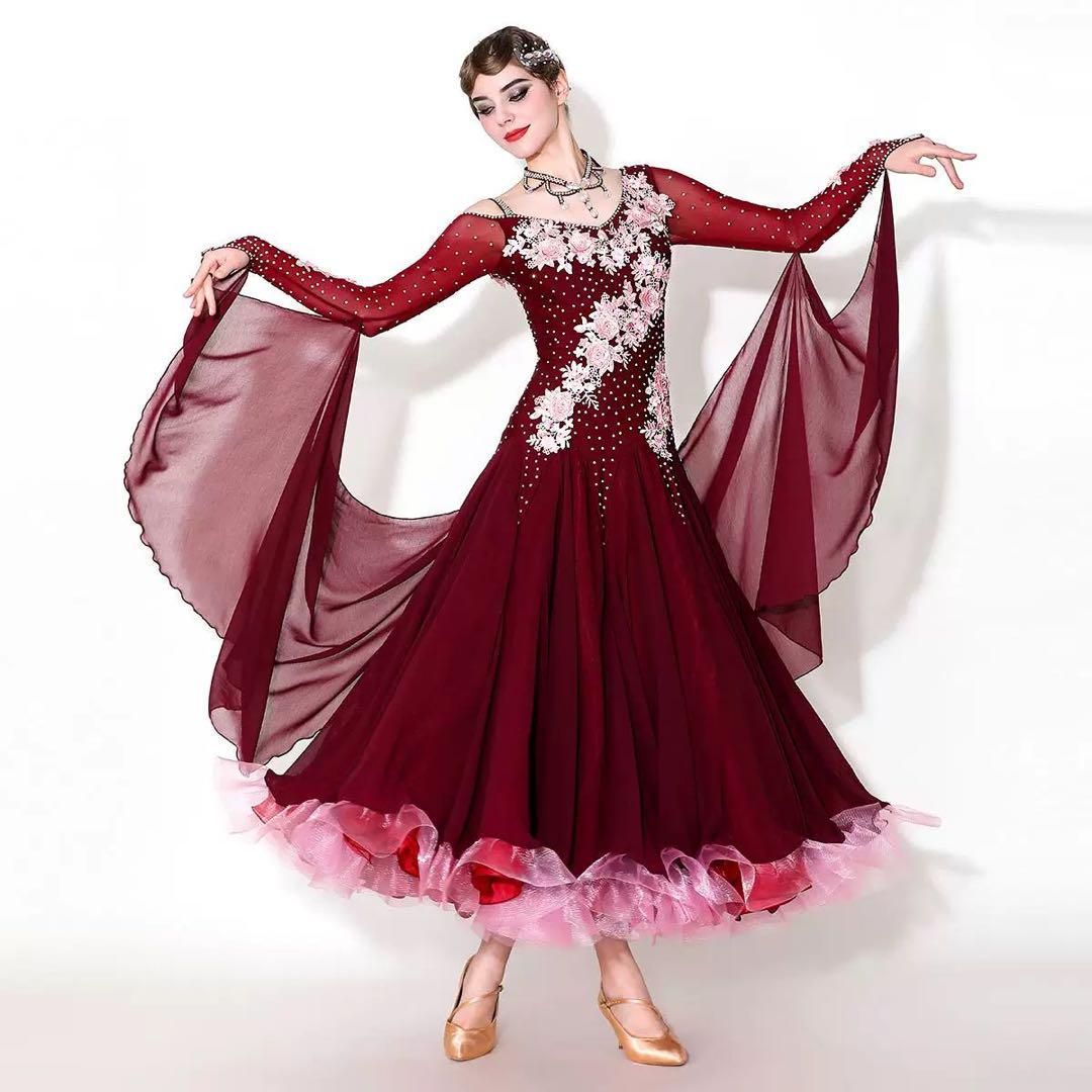 スタンダードドレス！スカートが魅力的なデザイン❤️ 競技会やデモでも！ スタンダードドレス！スカートが魅力的なデザイン?? 競技会やデモでも