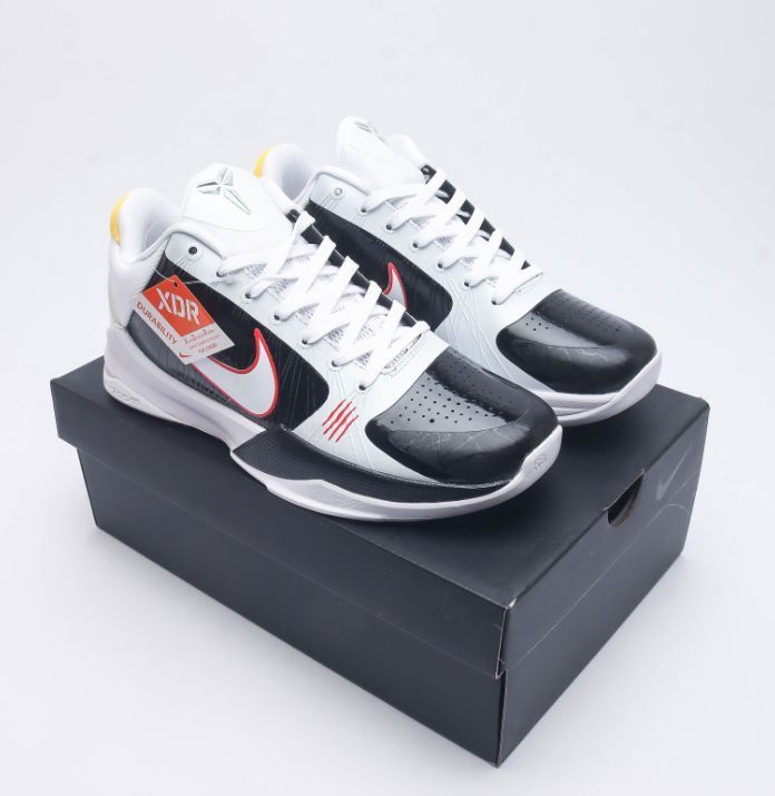 新品 未使用  箱付  Nike Zoom Kobe V Protro