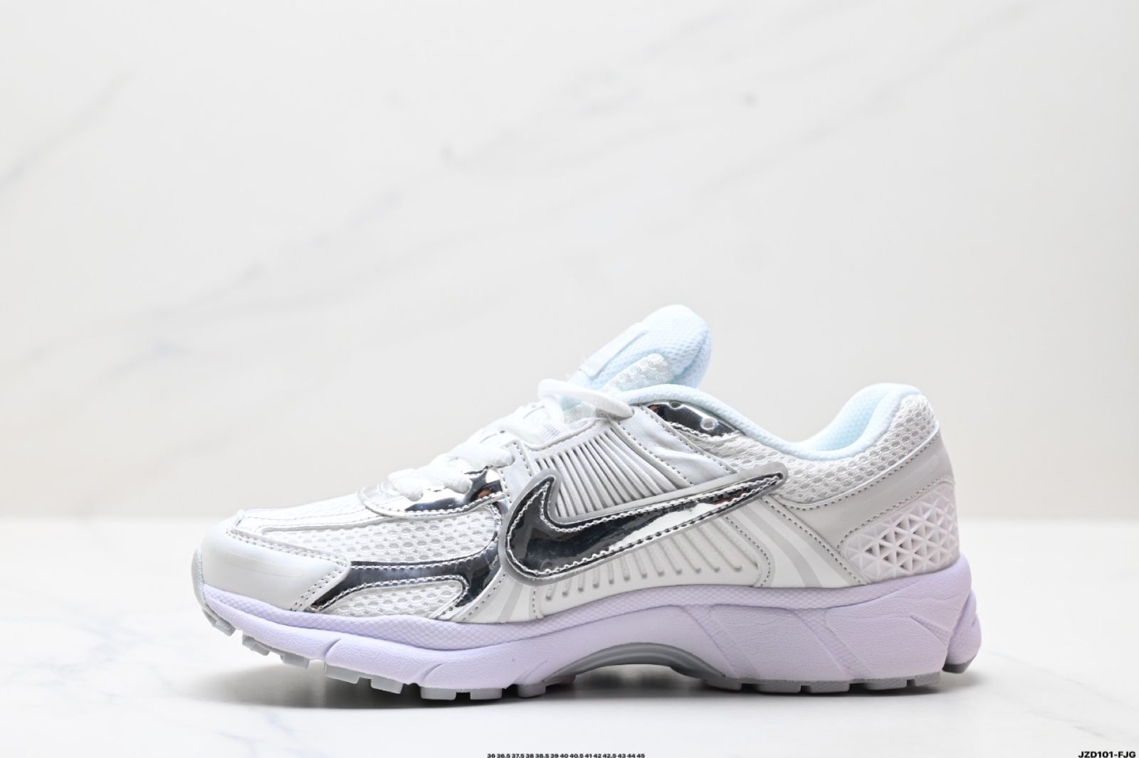 今日特価】ナイキ Nike Zoom Vomero 5 マラソンレトロランニング