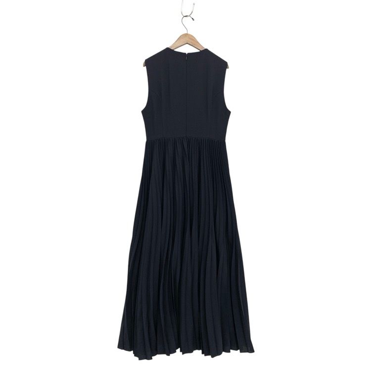 Mame Kurogouchi マメクロゴウチ Curved Pleated Sleeveless Dress