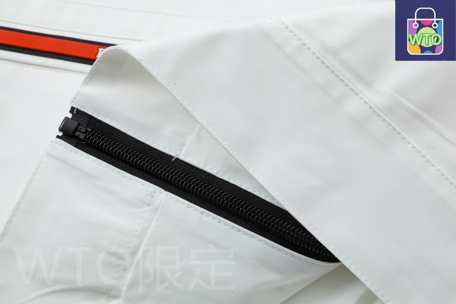 本日限定特価】PRADA メンズ フーディー トライアングルロゴ