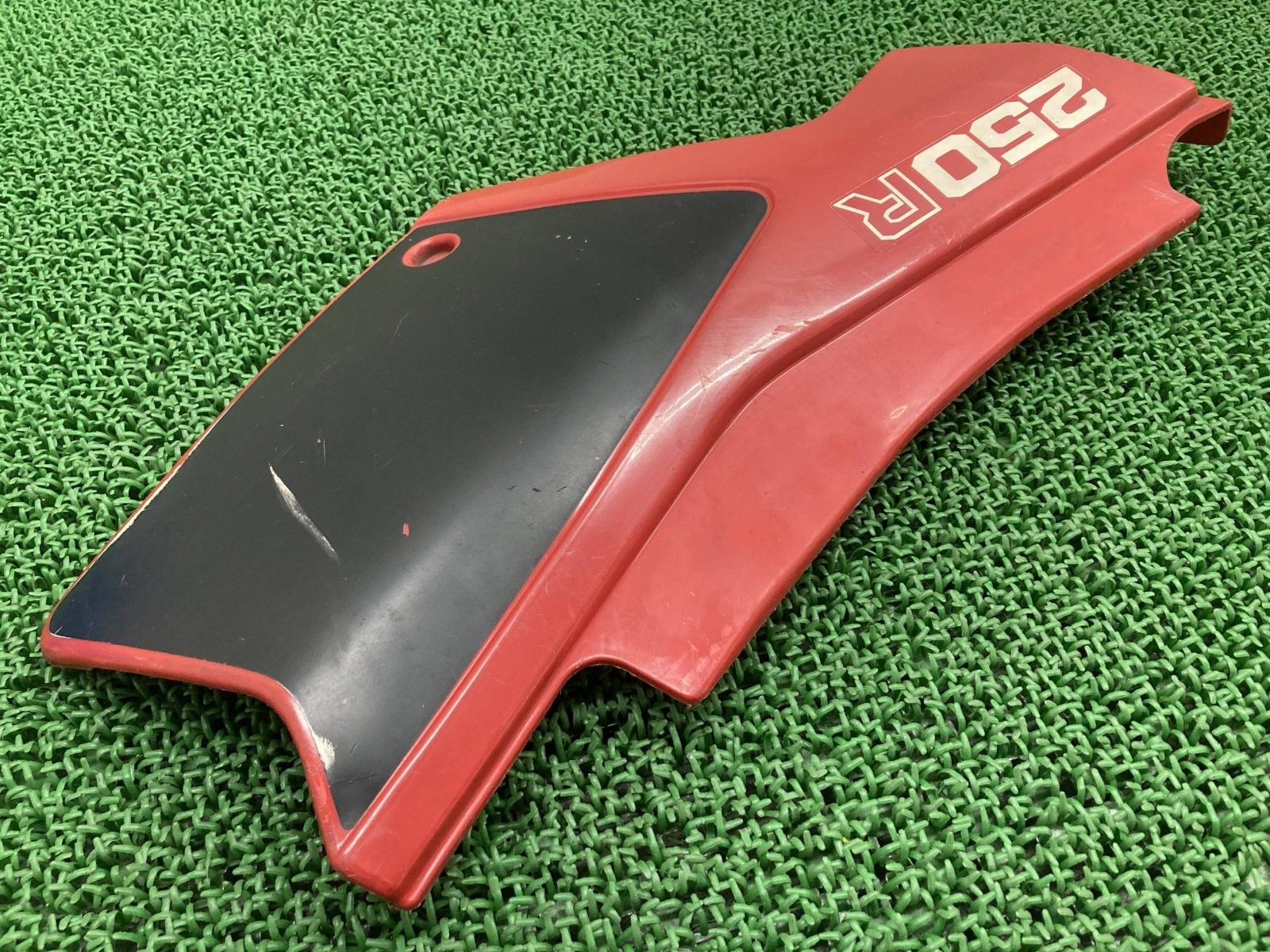 XL250R サイドカバー 左 赤 ホンダ 純正 バイク 部品 MD03 当時物 サイドカウル 割れ欠け無し 品薄 品 車検 Genuine xI