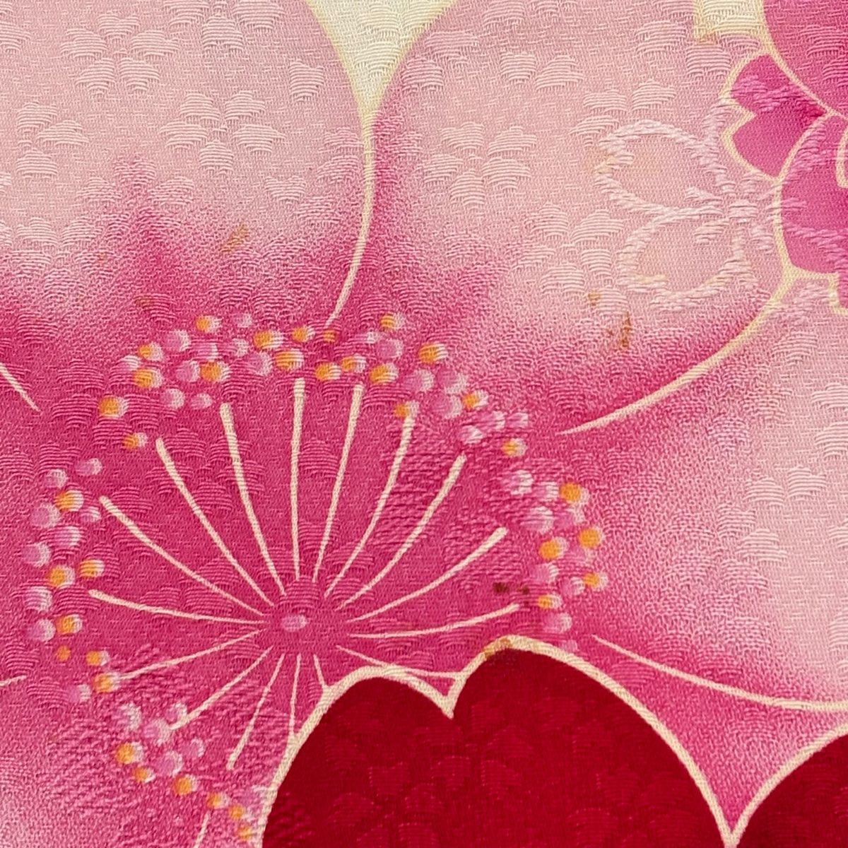 金彩刺繍⭐︎超美品⭐︎振袖　『山本寛斎』　雪輪　前撮り　パールトーン加工　可愛い‼︎ 金彩刺繍⭐︎超美品⭐︎振袖 『山本寛斎』 雪輪 前撮り パール