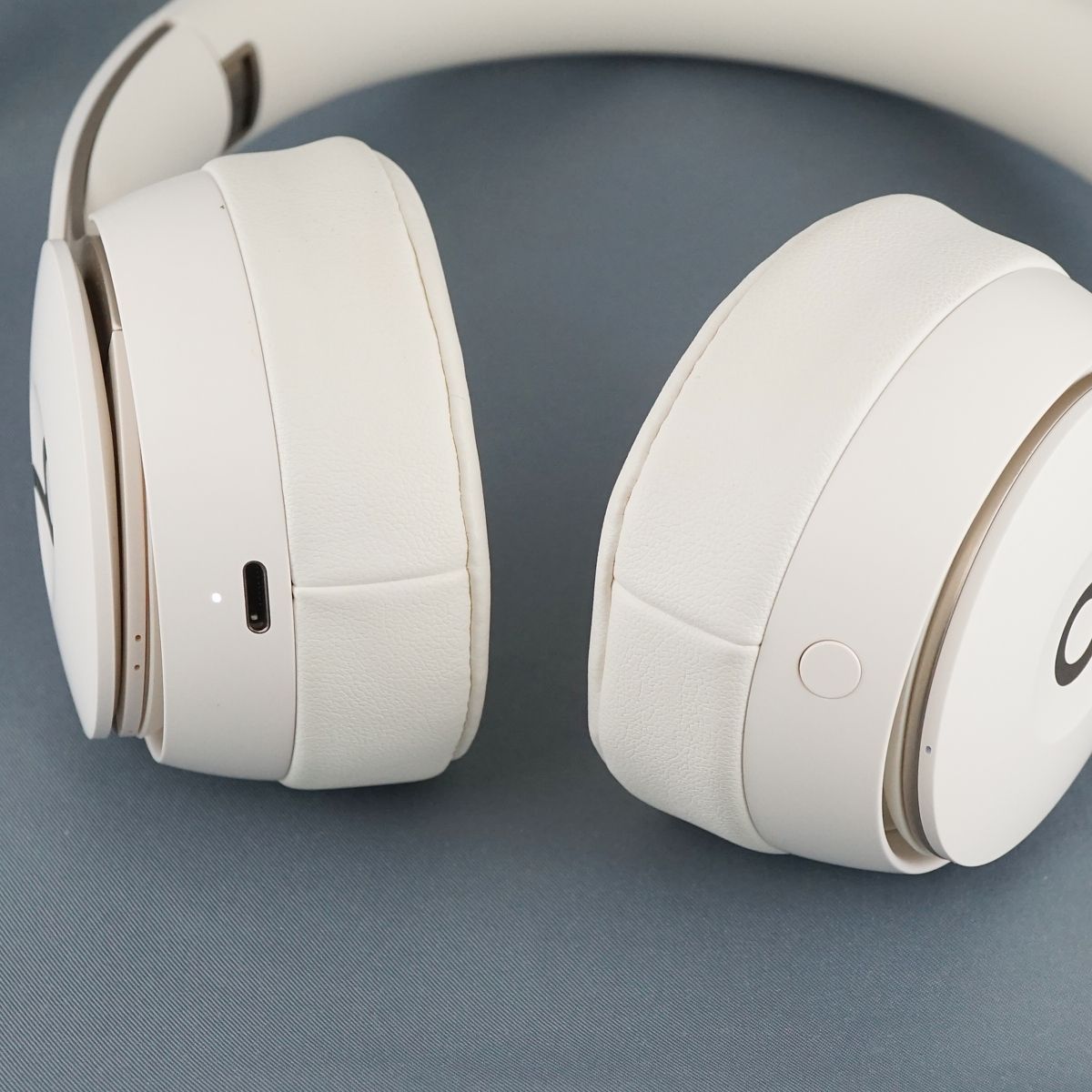 Beats by Dr Dre Solo Pro アイボリー