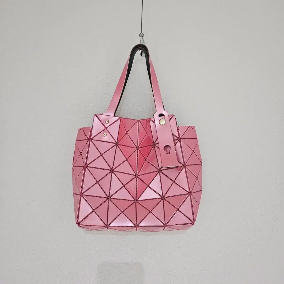 2390　バオバオ　イッセイミヤケ　ルーセント　ピンク　極美品 BaoBaoIsseyMiyake - 新品タグ付き BAOBAO バオバオイッセイ