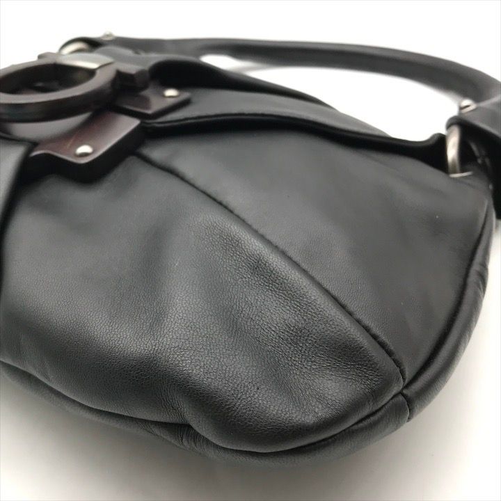 美品 Ferragamo ガンチーニ 黒レザー ワンショルダー 美品 Ferragamo フェラガモ ガンチーニ レザー ワンショルダー