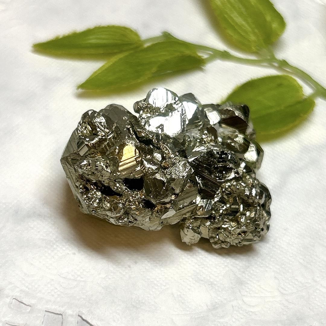 E13738】 黄鉄鉱 パイライト pyrite ペルー 天然石 鉱物